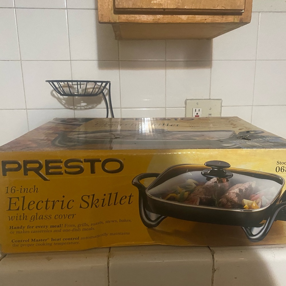 Presto electronic skillet